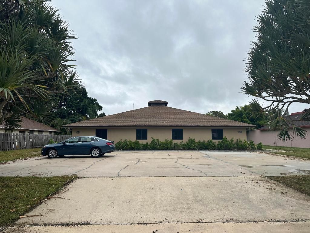 Photo of 1262 The Twelth Fairway, Wellington, FL 33414 (MLS # R11154406)