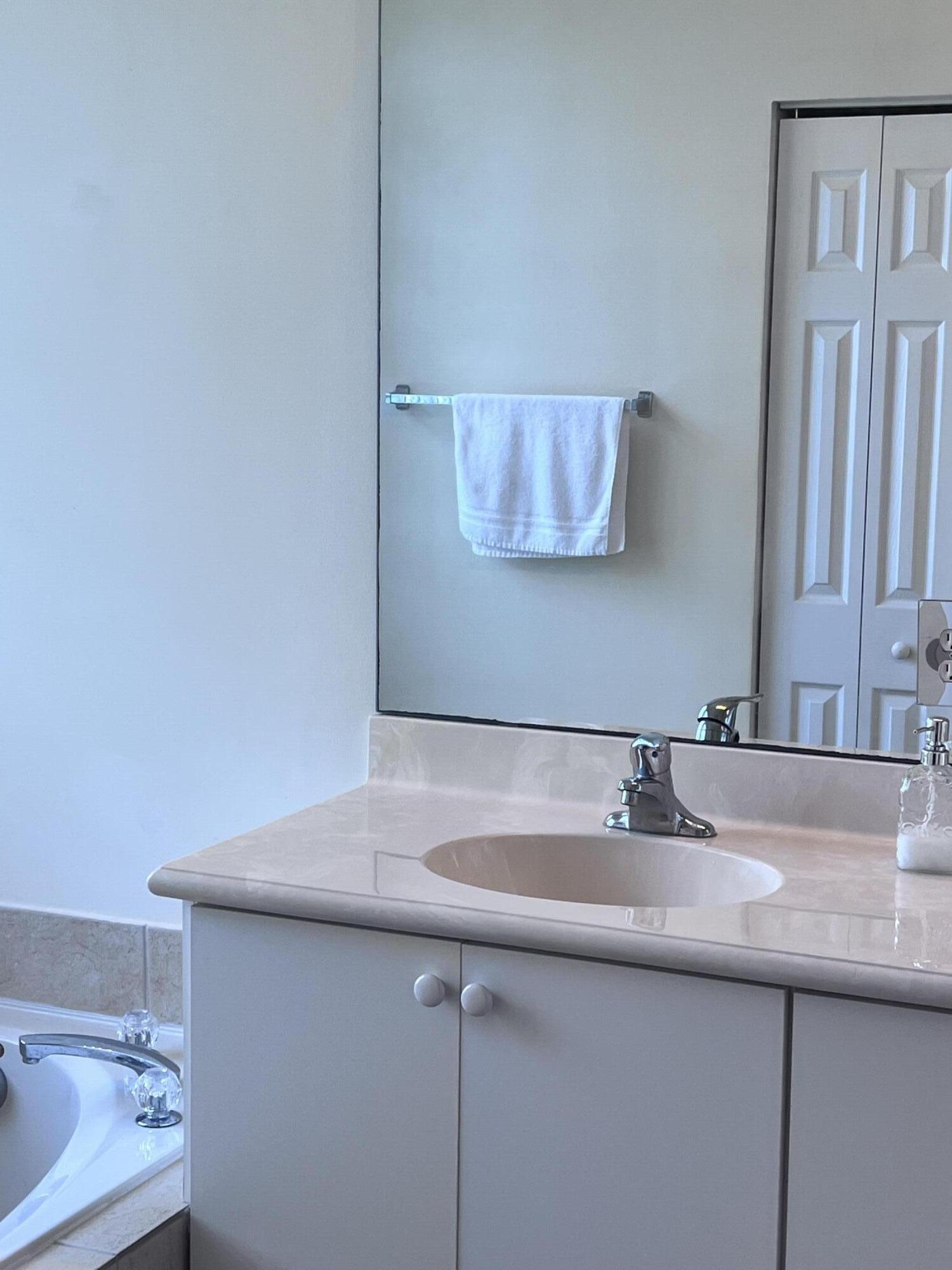 833 NW Rutherford Court NW