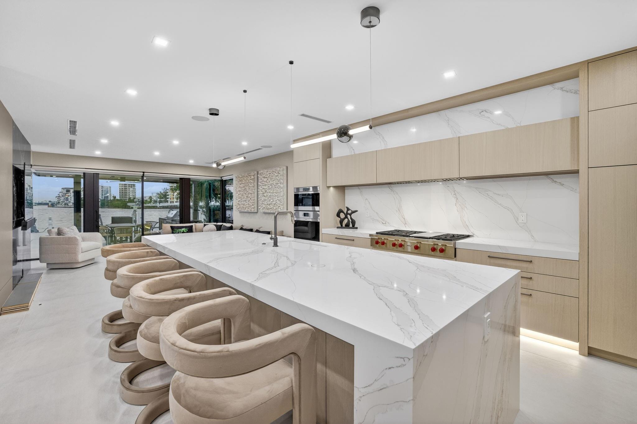 2533 Aqua Vista Blvd