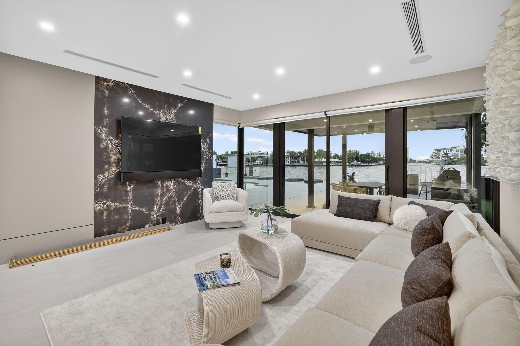 2533 Aqua Vista Blvd