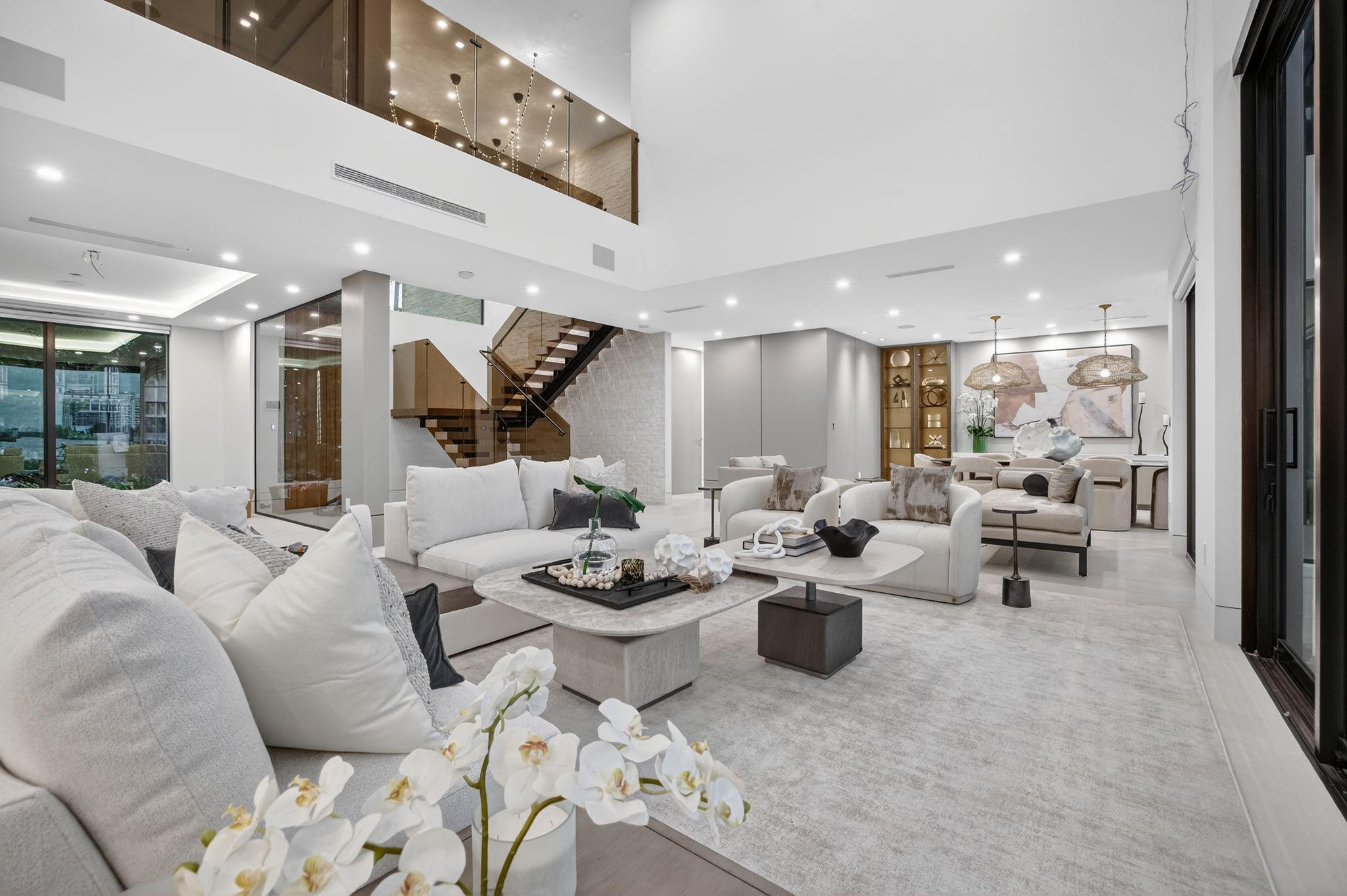 2533 Aqua Vista Boulevard