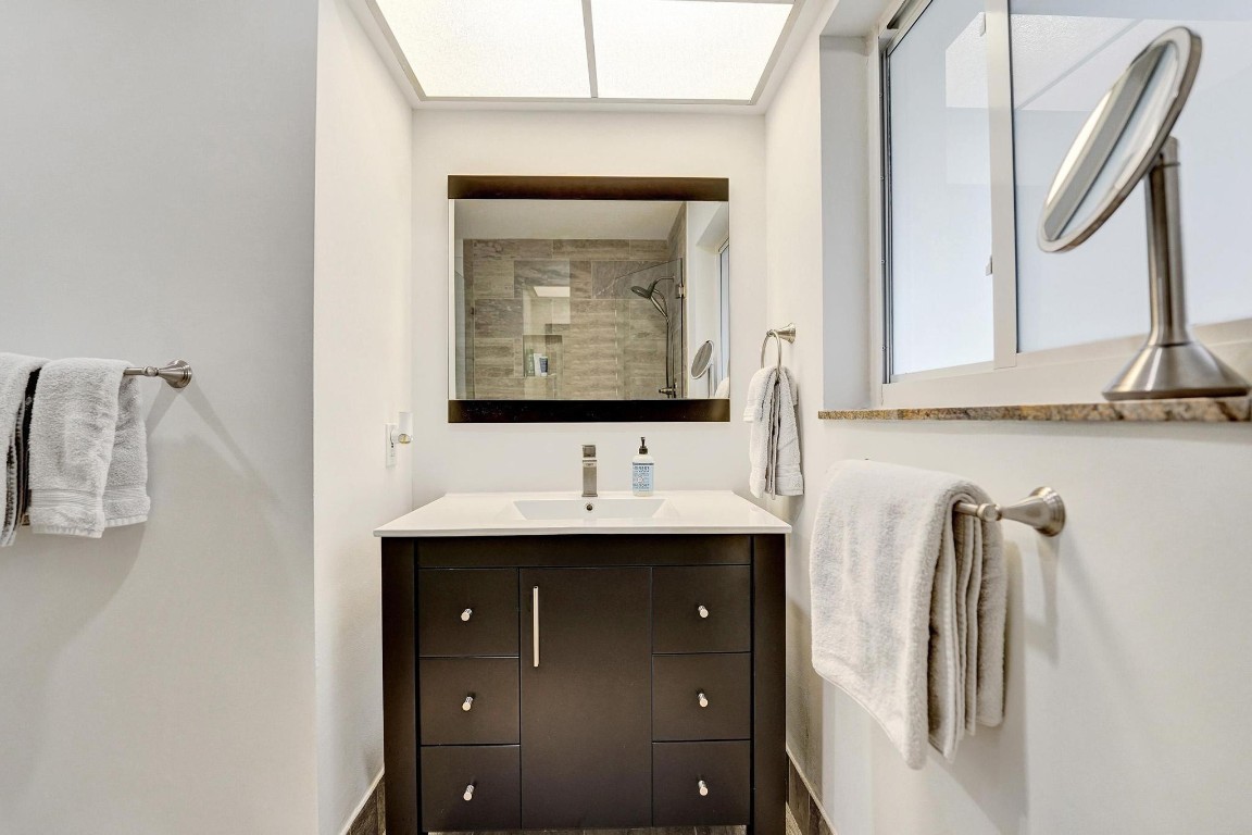 IMPERIAL POINT 2 SEC - Residential Lease