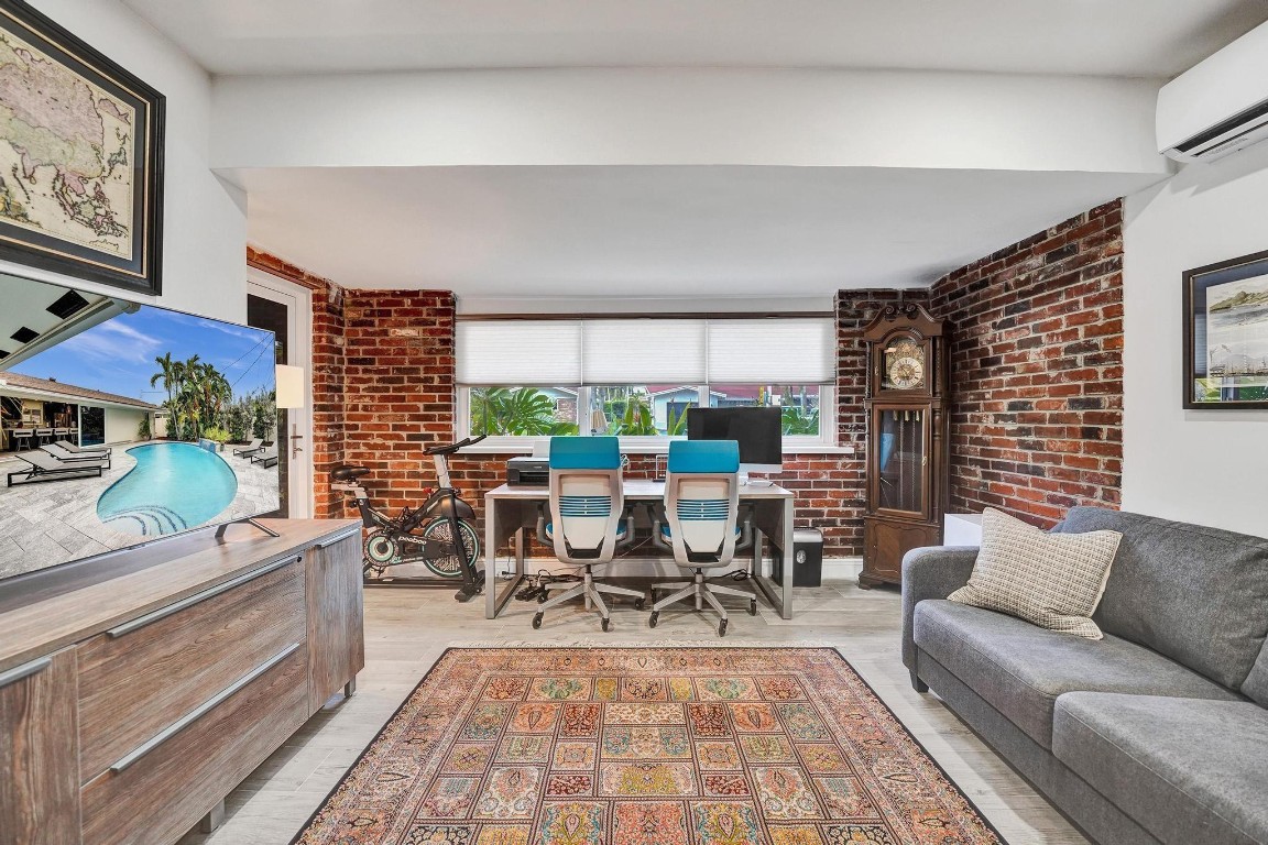 IMPERIAL POINT 2 SEC - Residential Lease