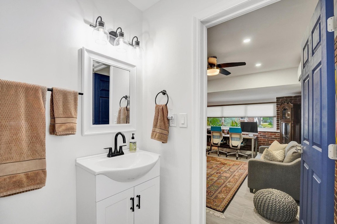 IMPERIAL POINT 2 SEC - Residential Lease