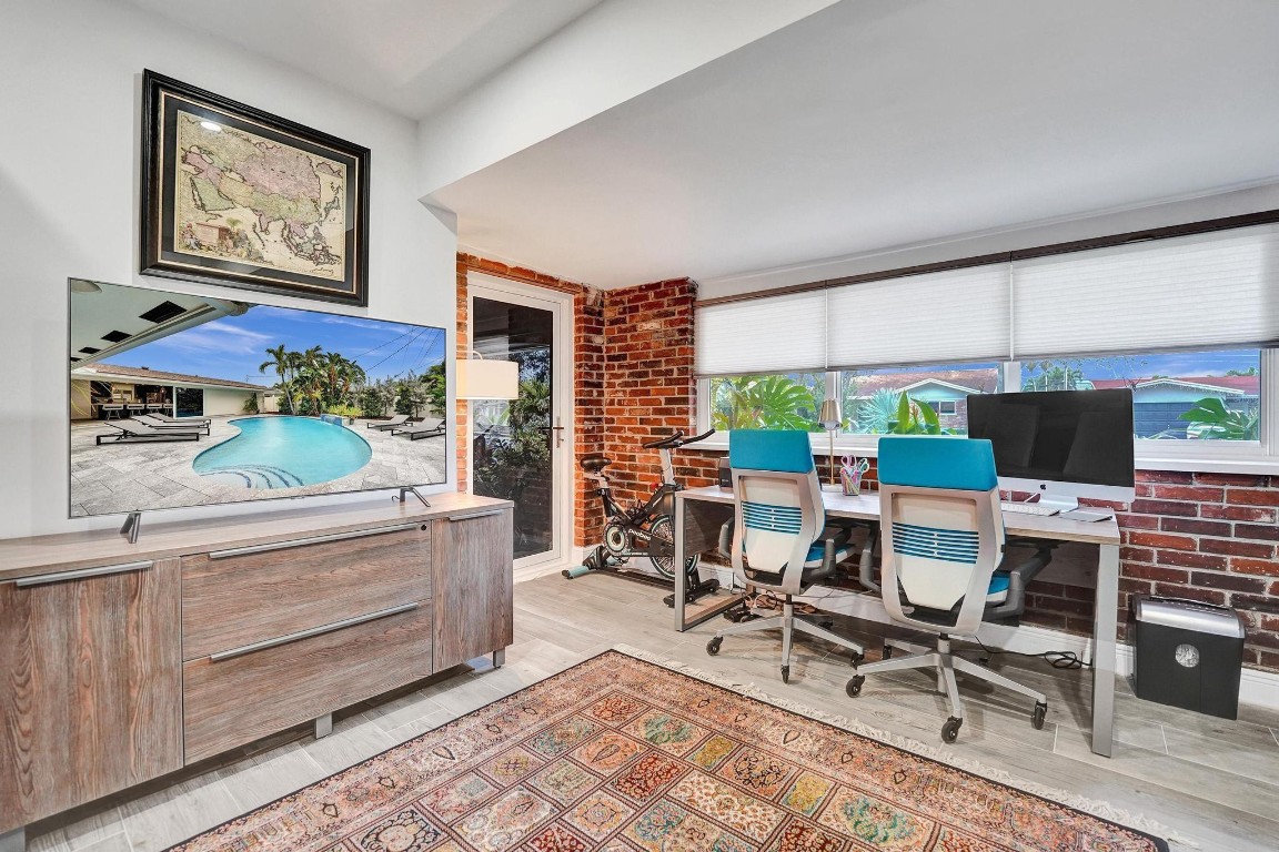 IMPERIAL POINT 2 SEC - Residential Lease