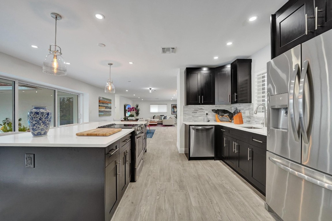 IMPERIAL POINT 2 SEC - Residential Lease