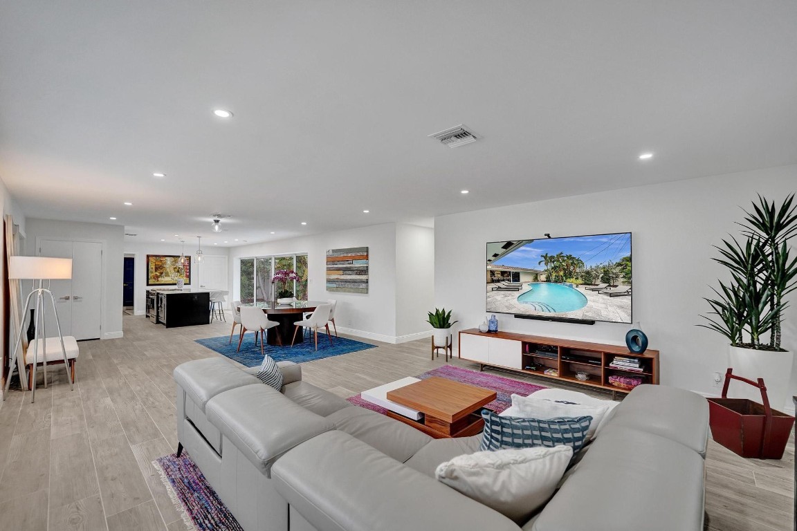 IMPERIAL POINT 2 SEC - Residential Lease