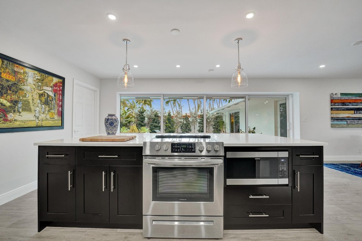 IMPERIAL POINT 2 SEC - Residential Lease