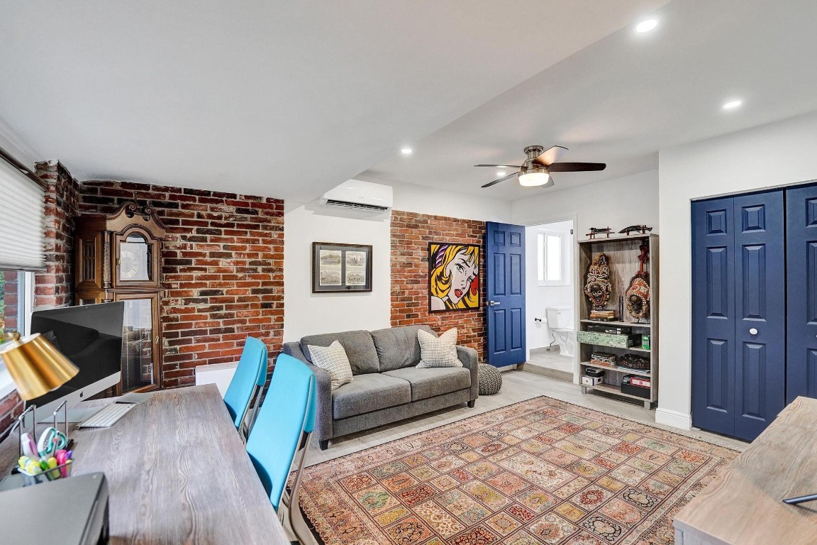 IMPERIAL POINT 2 SEC - Residential Lease