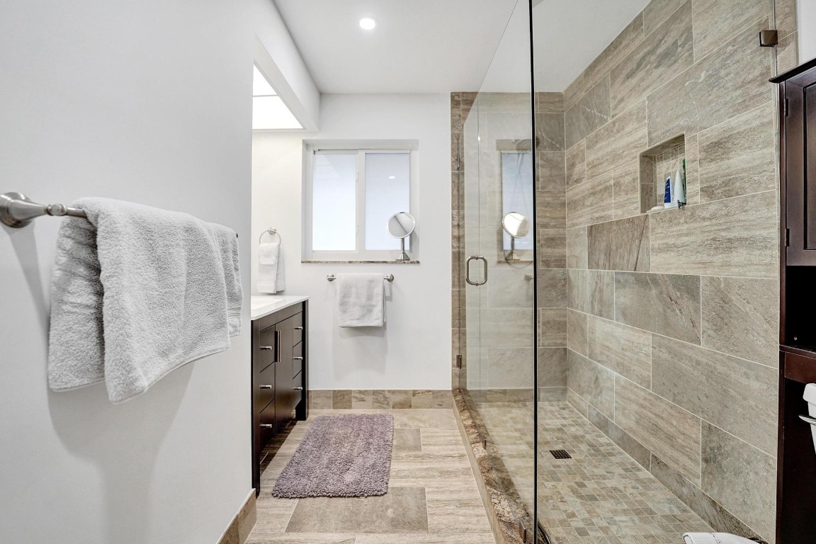 IMPERIAL POINT 2 SEC - Residential Lease