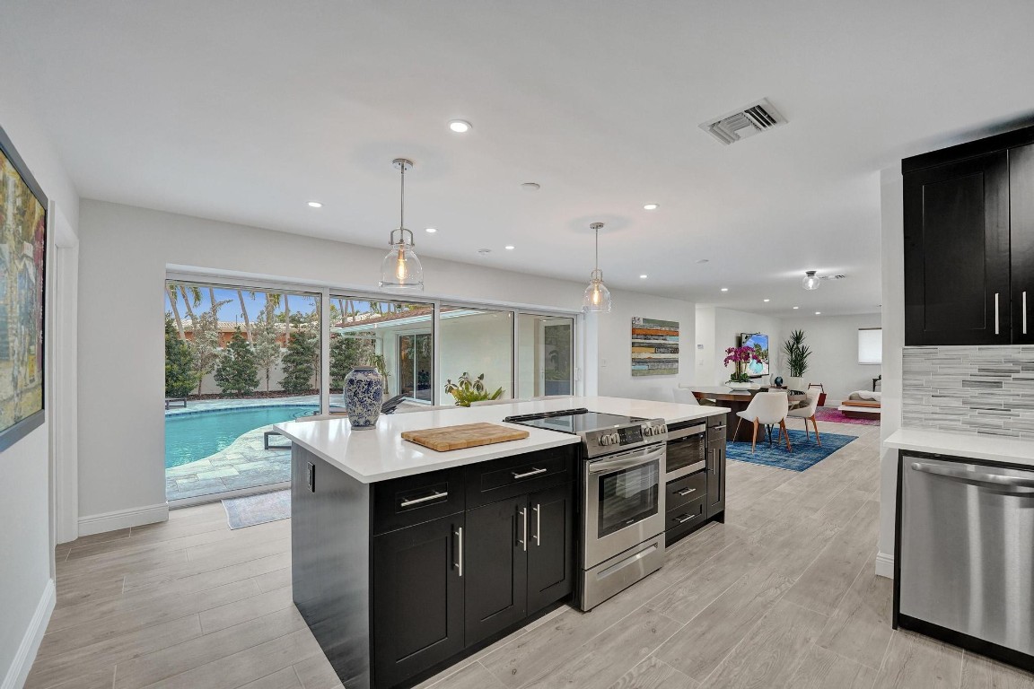 IMPERIAL POINT 2 SEC - Residential Lease