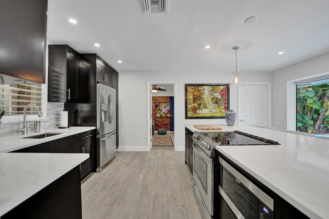 IMPERIAL POINT 2 SEC - Residential Lease