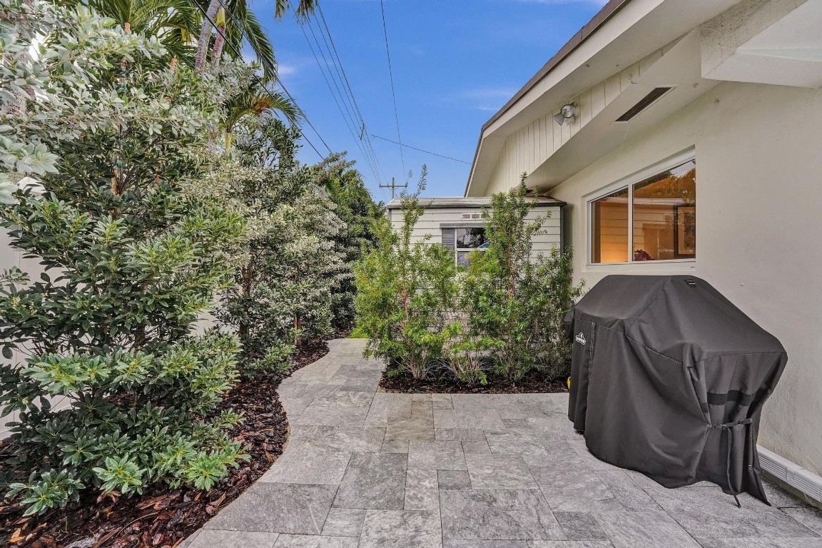 IMPERIAL POINT 2 SEC - Residential Lease