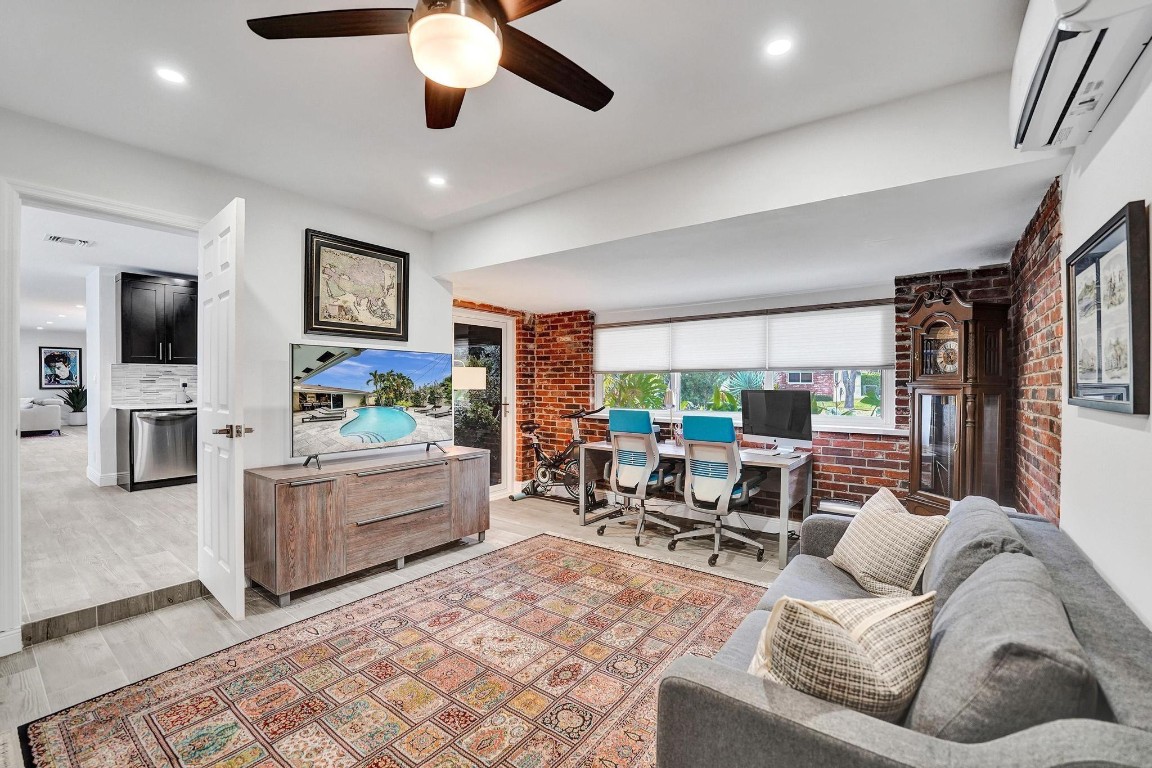 IMPERIAL POINT 2 SEC - Residential Lease