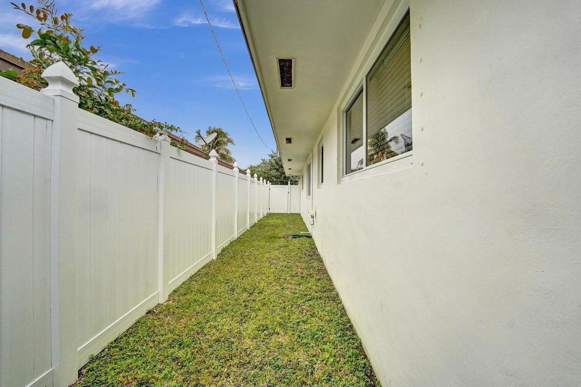 IMPERIAL POINT 2 SEC - Residential Lease