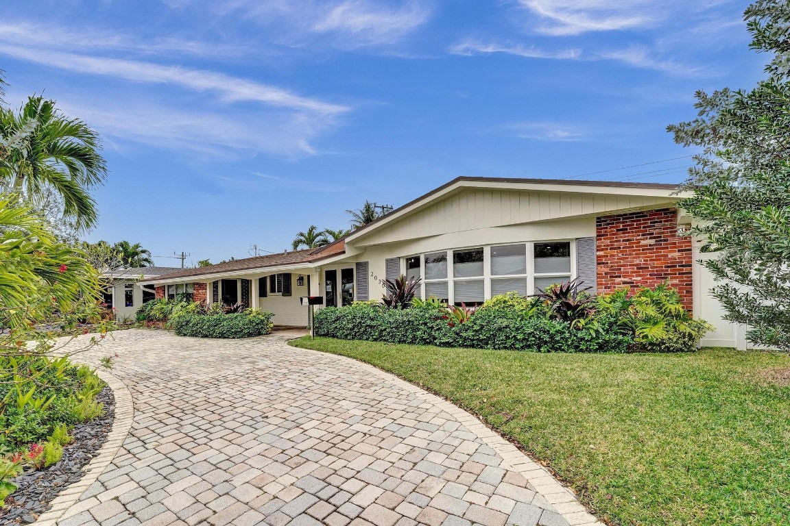 IMPERIAL POINT 2 SEC - Residential Lease