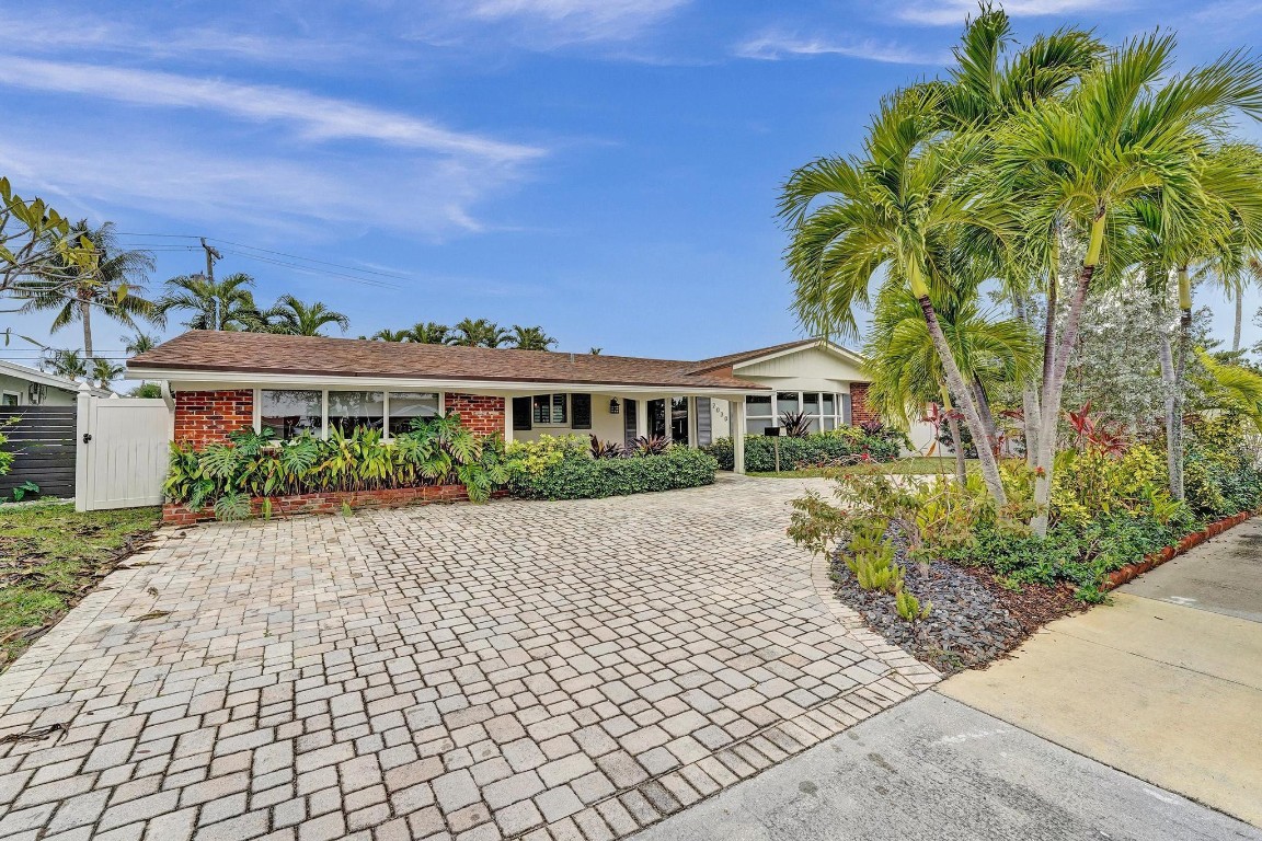 IMPERIAL POINT 2 SEC - Residential Lease