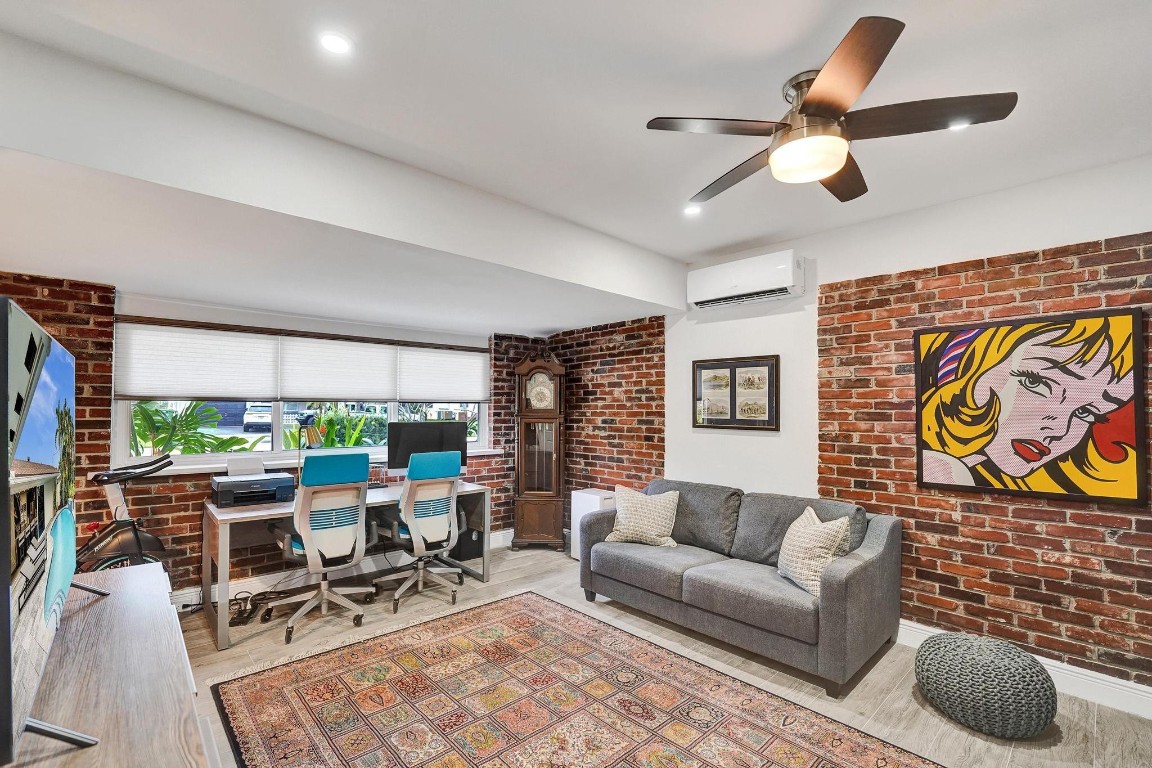 IMPERIAL POINT 2 SEC - Residential Lease