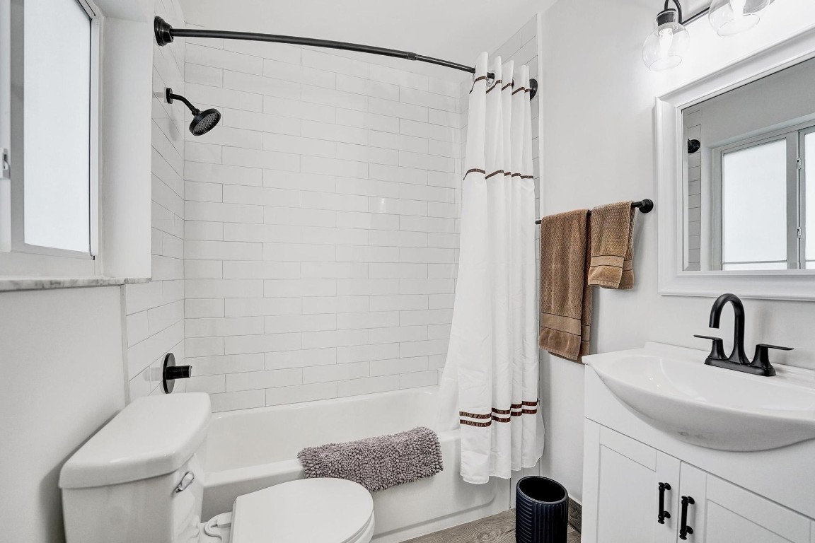 IMPERIAL POINT 2 SEC - Residential Lease