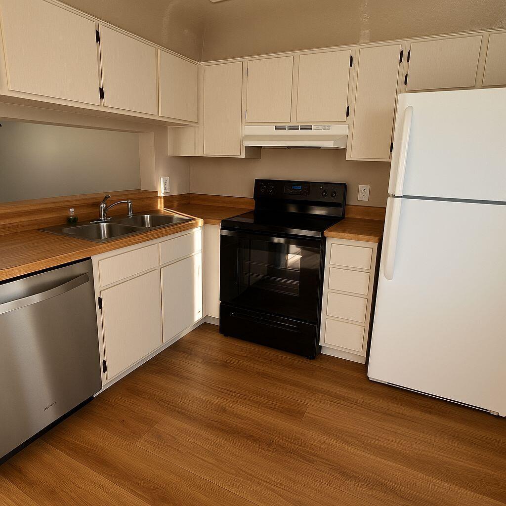 HOLIDAY VILLAGE OF CORAL - Residential