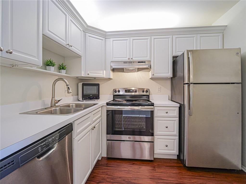 VISTA ROYALE - Residential Lease