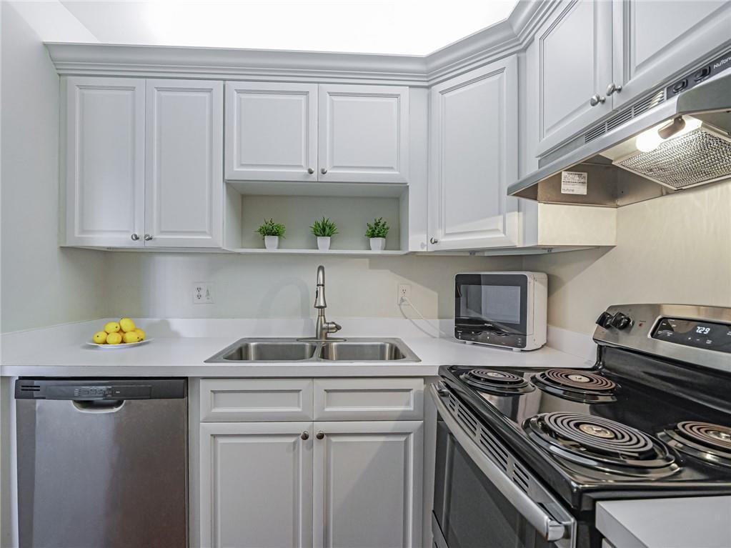 VISTA ROYALE - Residential Lease