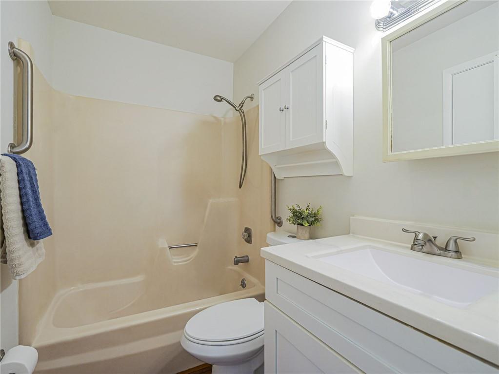 VISTA ROYALE - Residential Lease