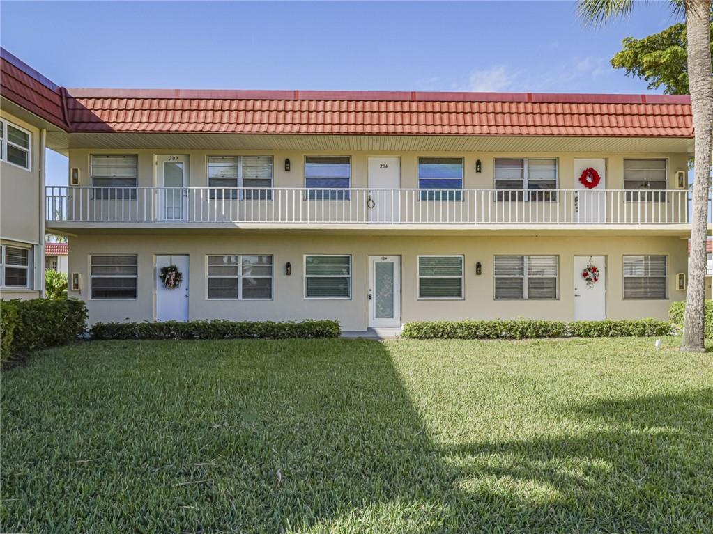 Photo of 25 Pine Arbor Lane #104, Vero Beach, FL 32962 (MLS # R11147254)