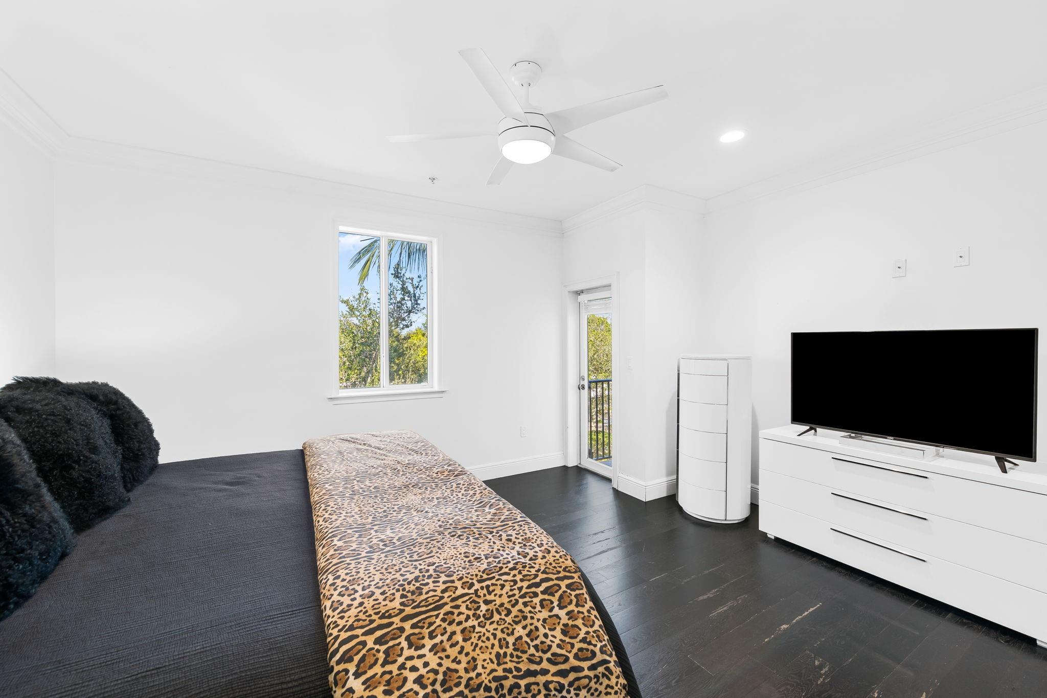 Fifth Avenue Place - Residential