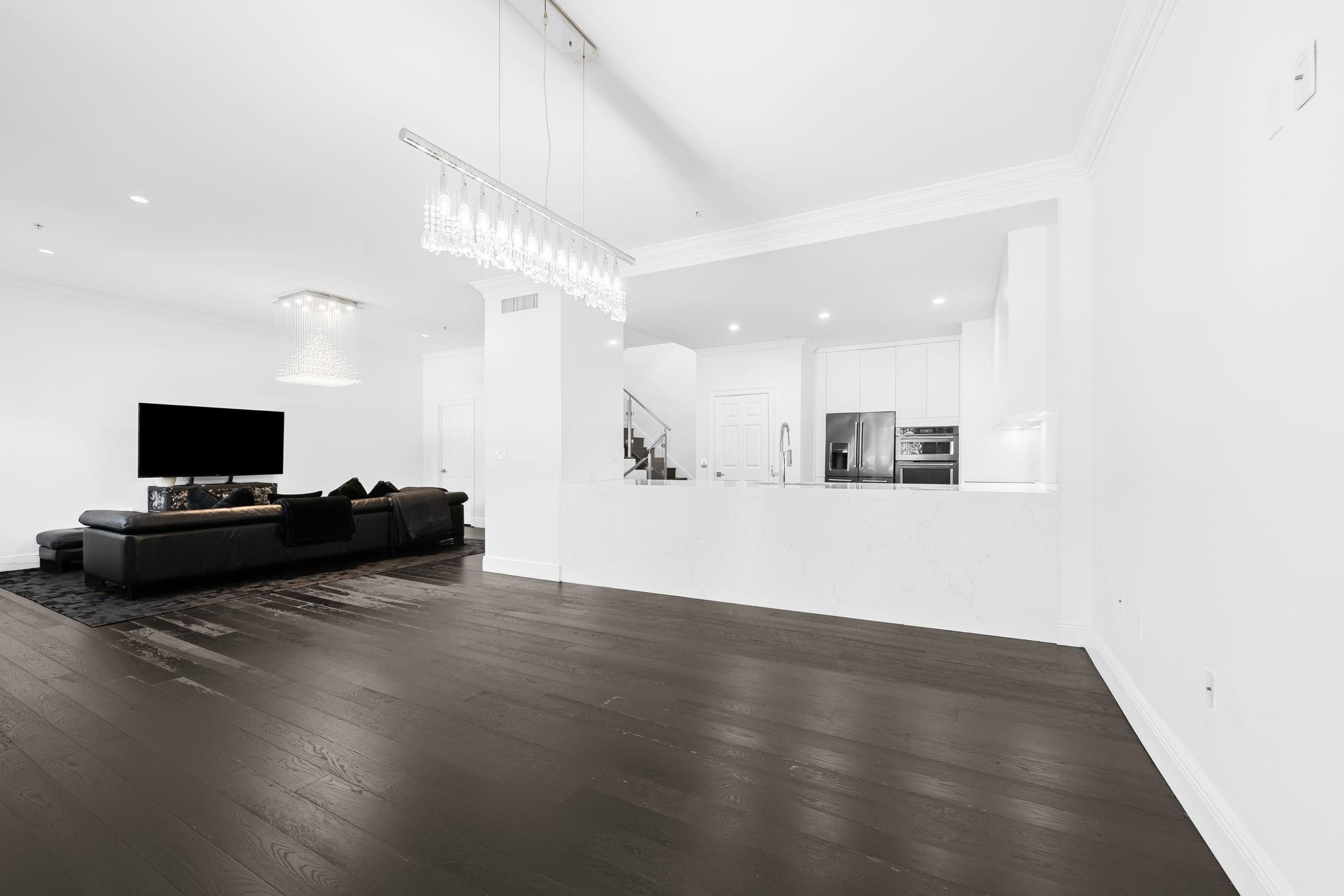 Fifth Avenue Place - Residential