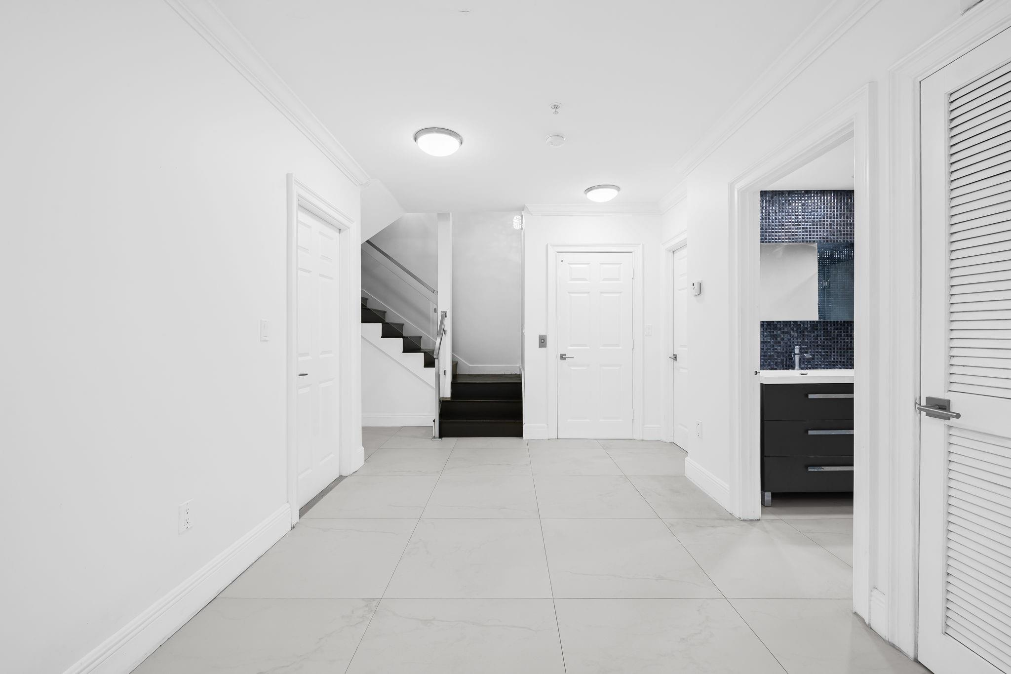 Fifth Avenue Place - Residential