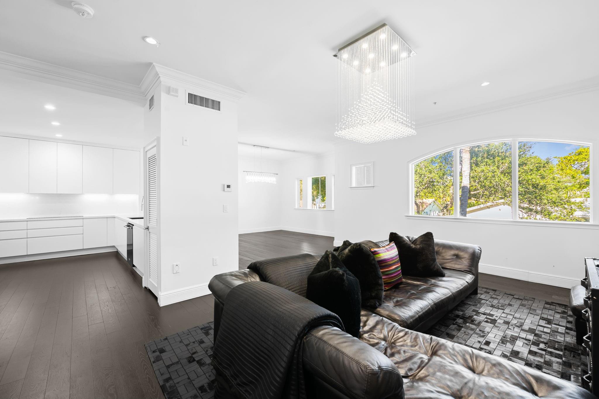 Fifth Avenue Place - Residential