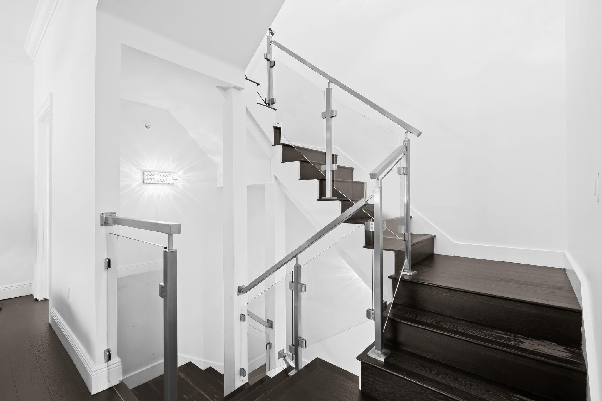 Fifth Avenue Place - Residential