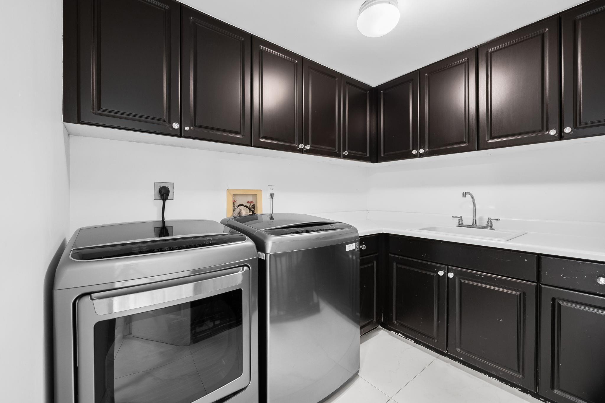 Fifth Avenue Place - Residential