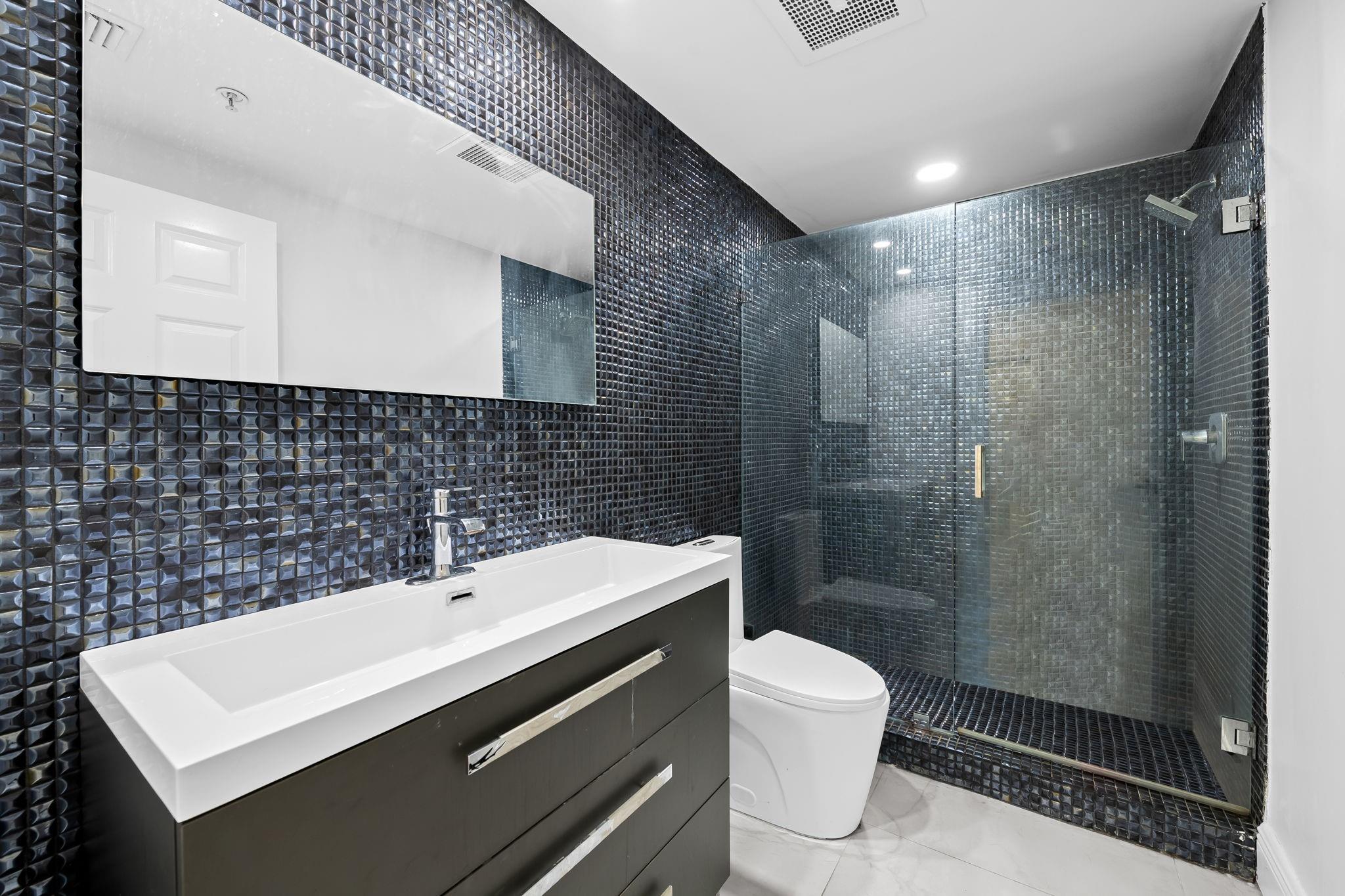 Fifth Avenue Place - Residential