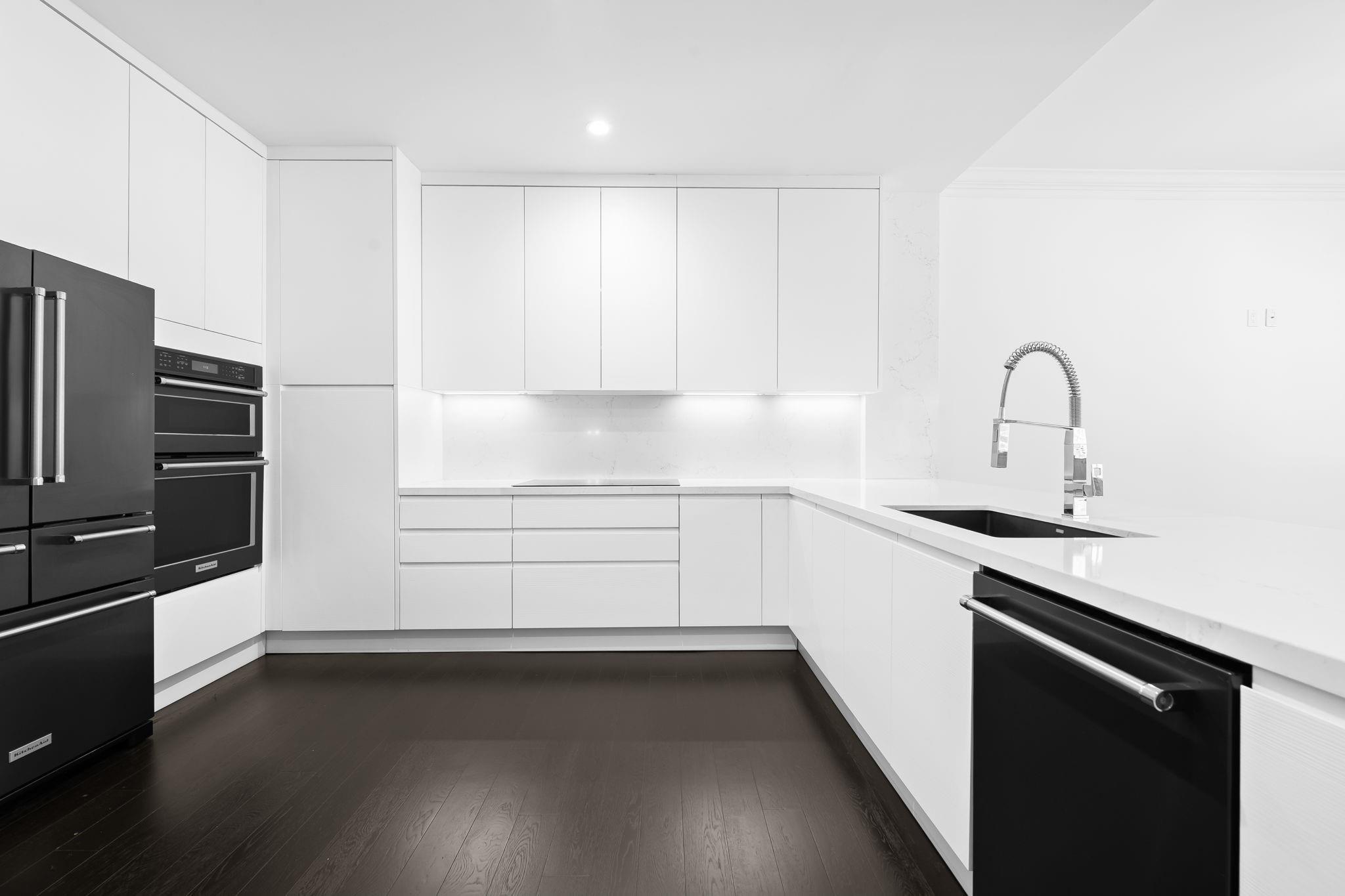 Fifth Avenue Place - Residential