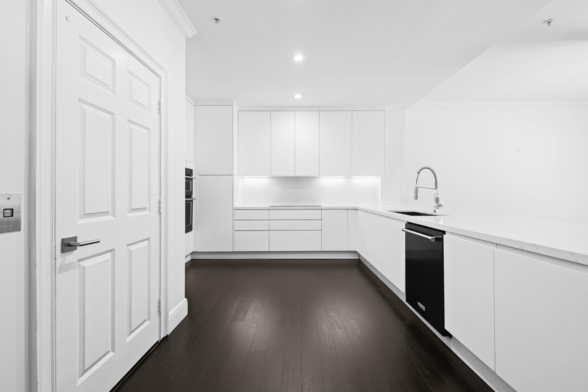 Fifth Avenue Place - Residential