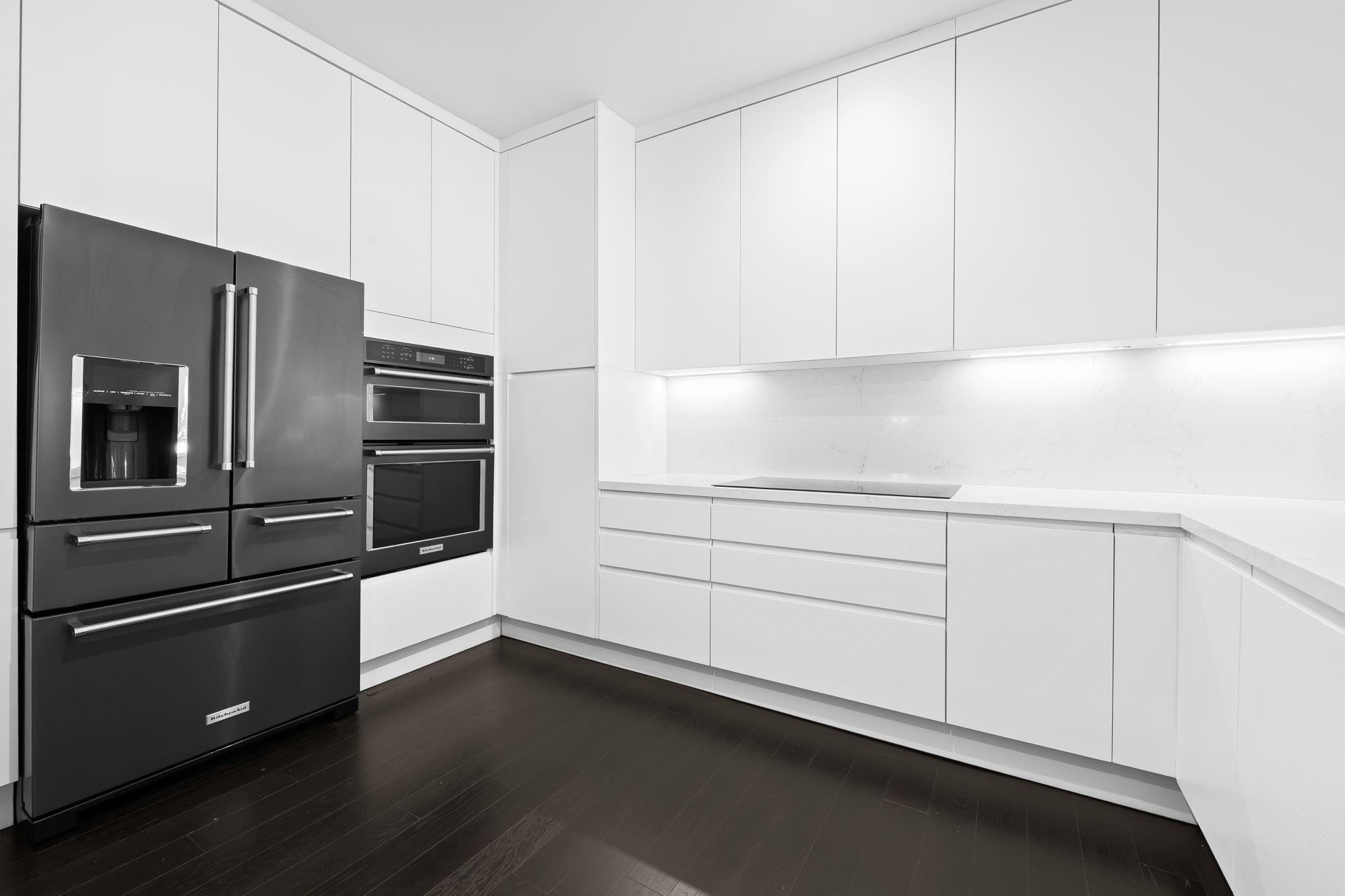 Fifth Avenue Place - Residential