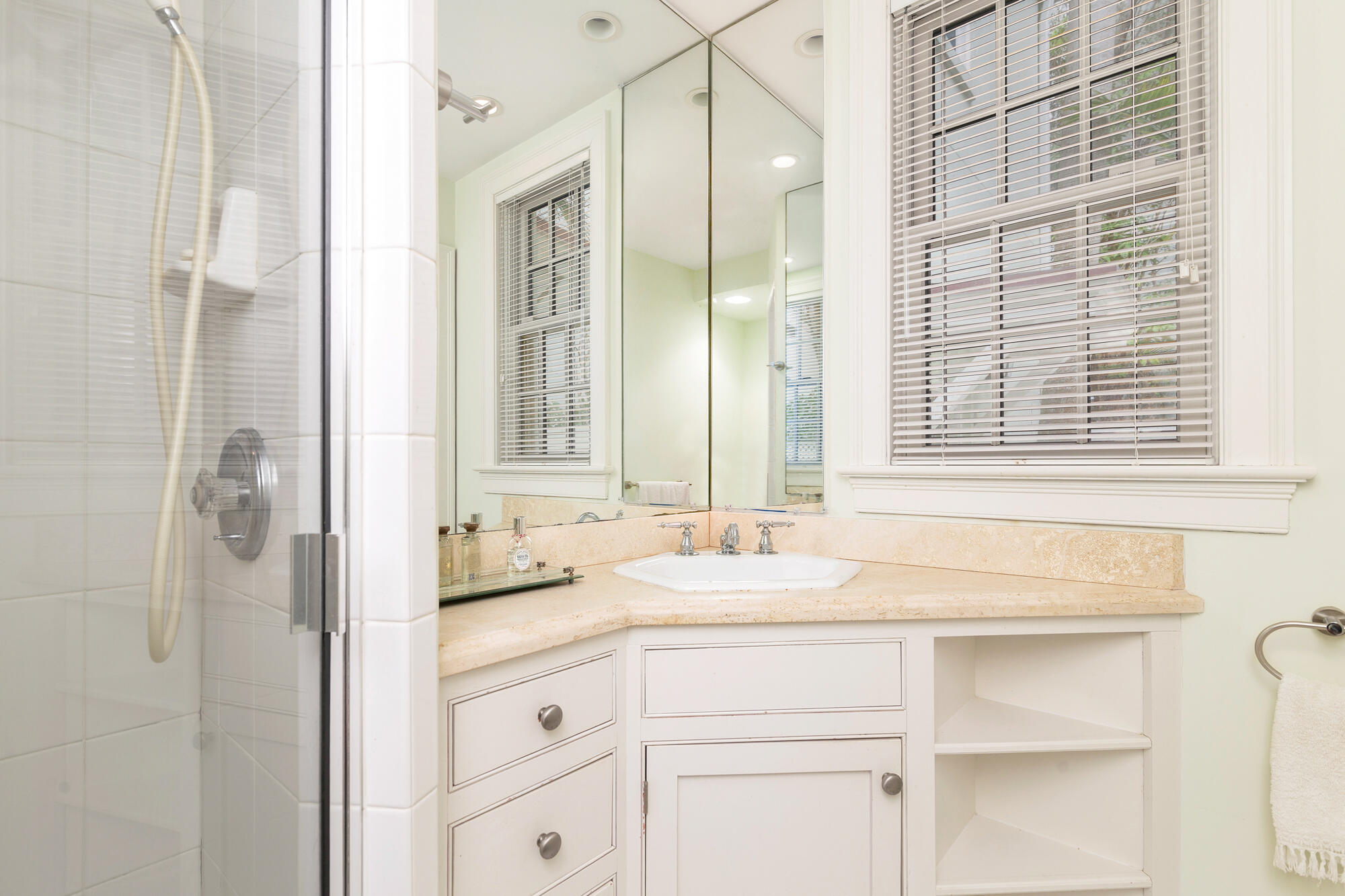 PLAZA PL IN - Residential