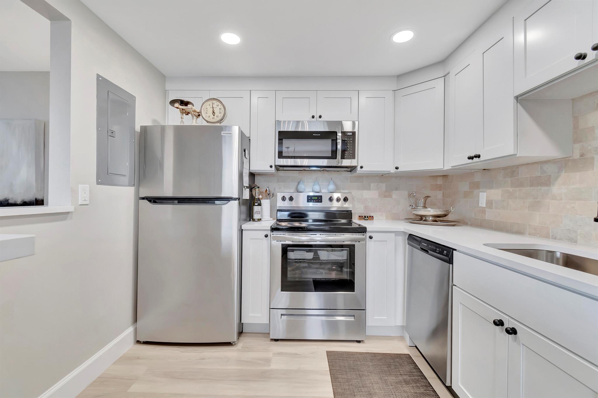 435 Monaco J, Delray Beach, FL, 33446/$114,900 3 435 Monaco J