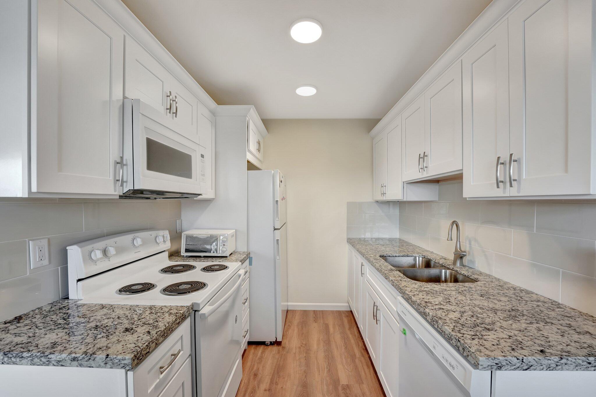 SWANSEA CONDO - Residential