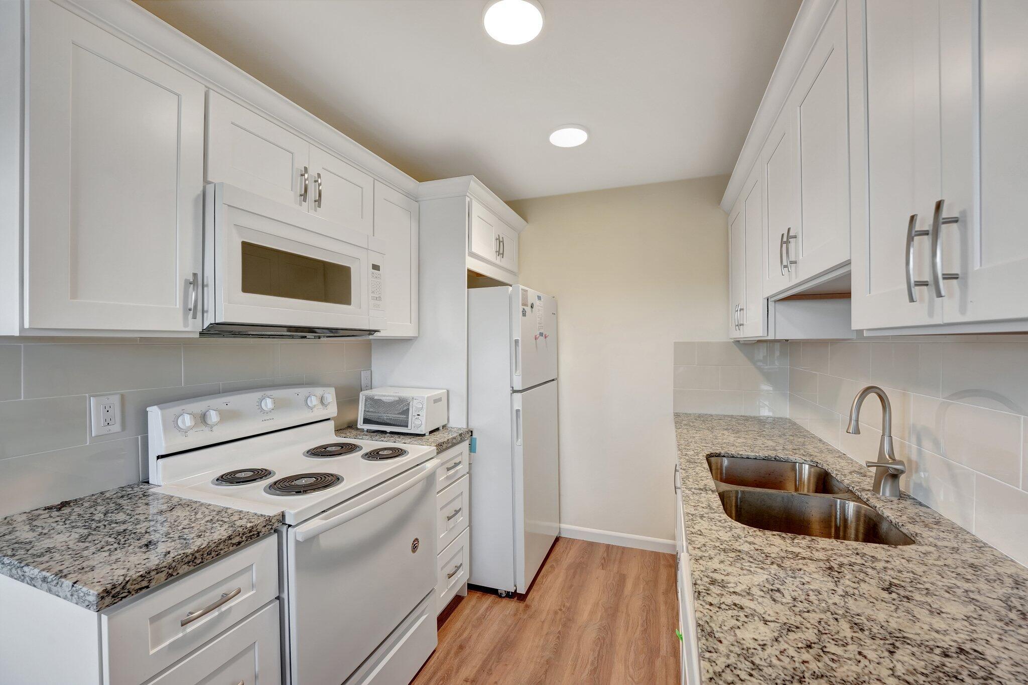 SWANSEA CONDO - Residential