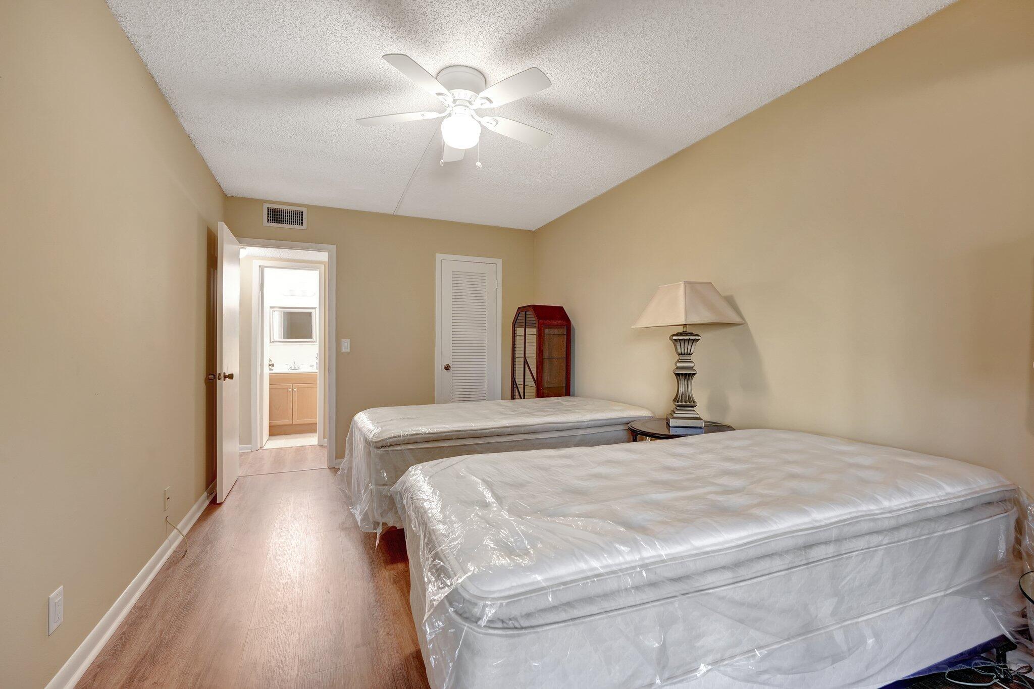 SWANSEA CONDO - Residential