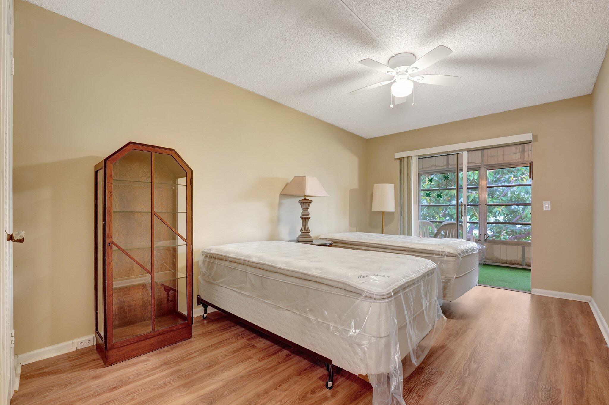 SWANSEA CONDO - Residential