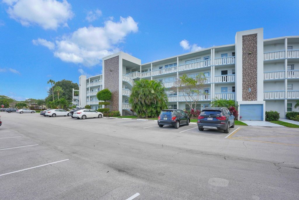 Photo of 4026 Swansea B, Deerfield Beach, FL 33442 (MLS # R11133879)