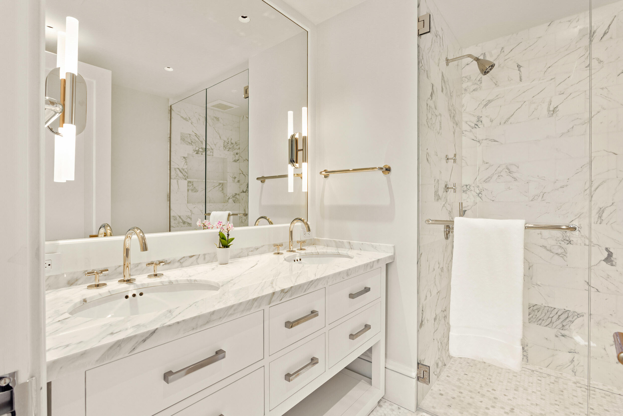 EAST SHORE - Residential Lease