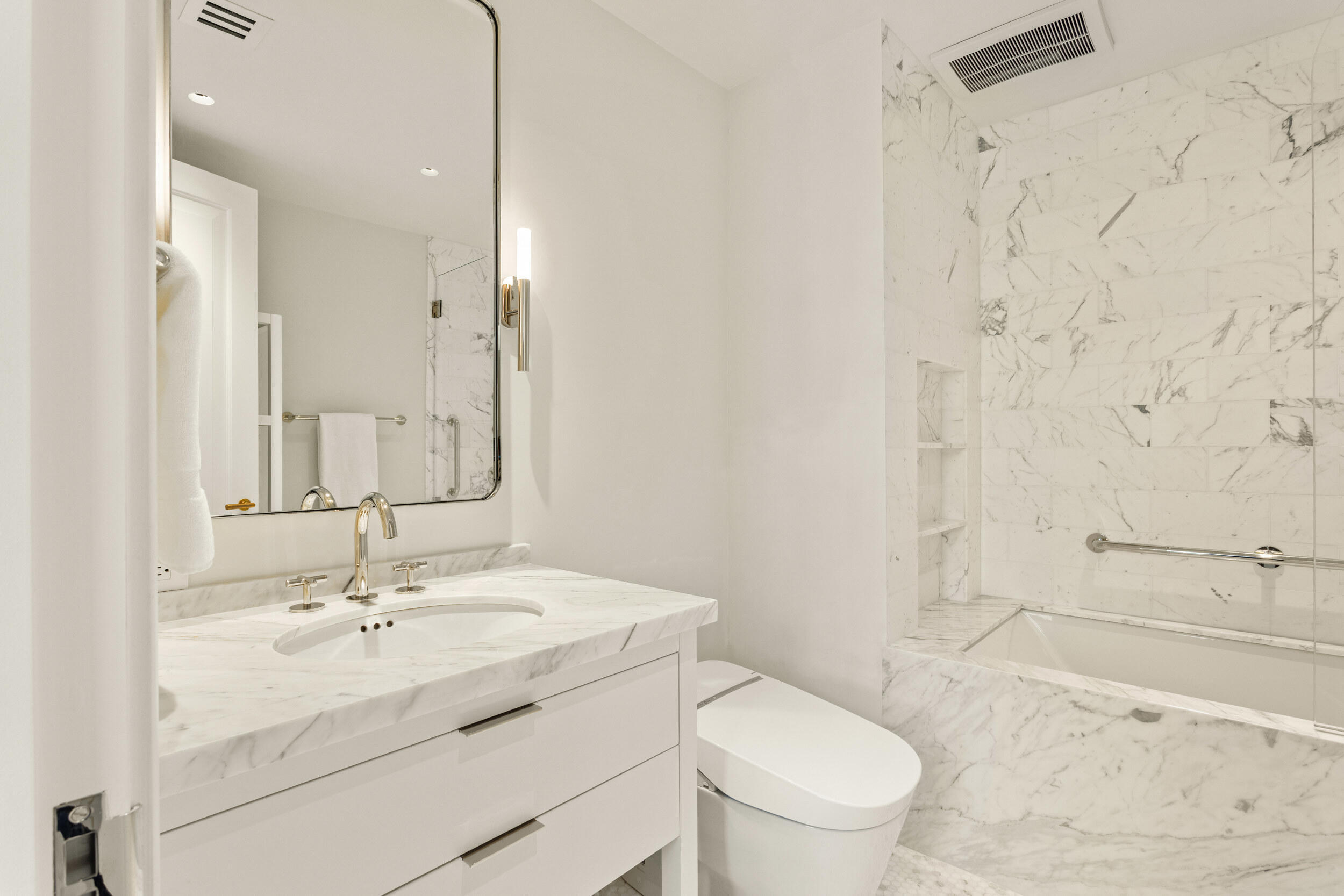 EAST SHORE - Residential Lease