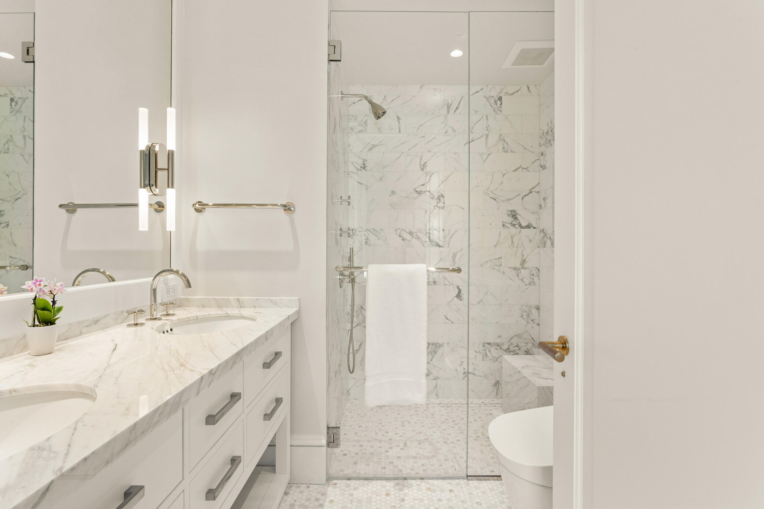 EAST SHORE - Residential Lease
