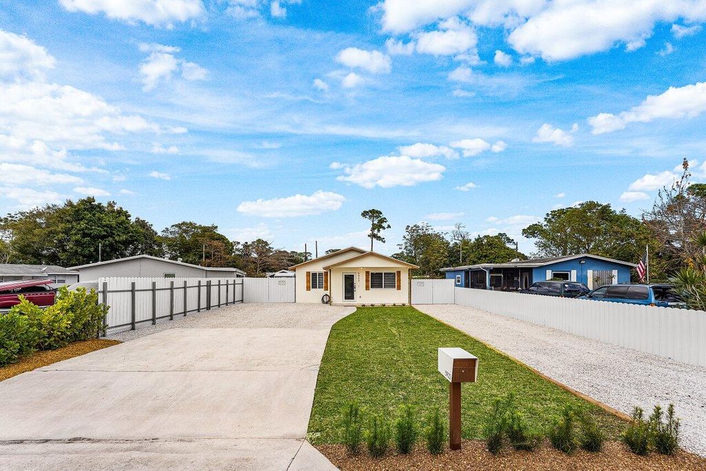 Photo of 5923 Mango Road, West Palm Beach, FL 33413 (MLS # R11162021)