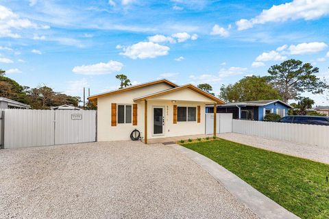 5923 Mango Road West Palm Beach FL 33413